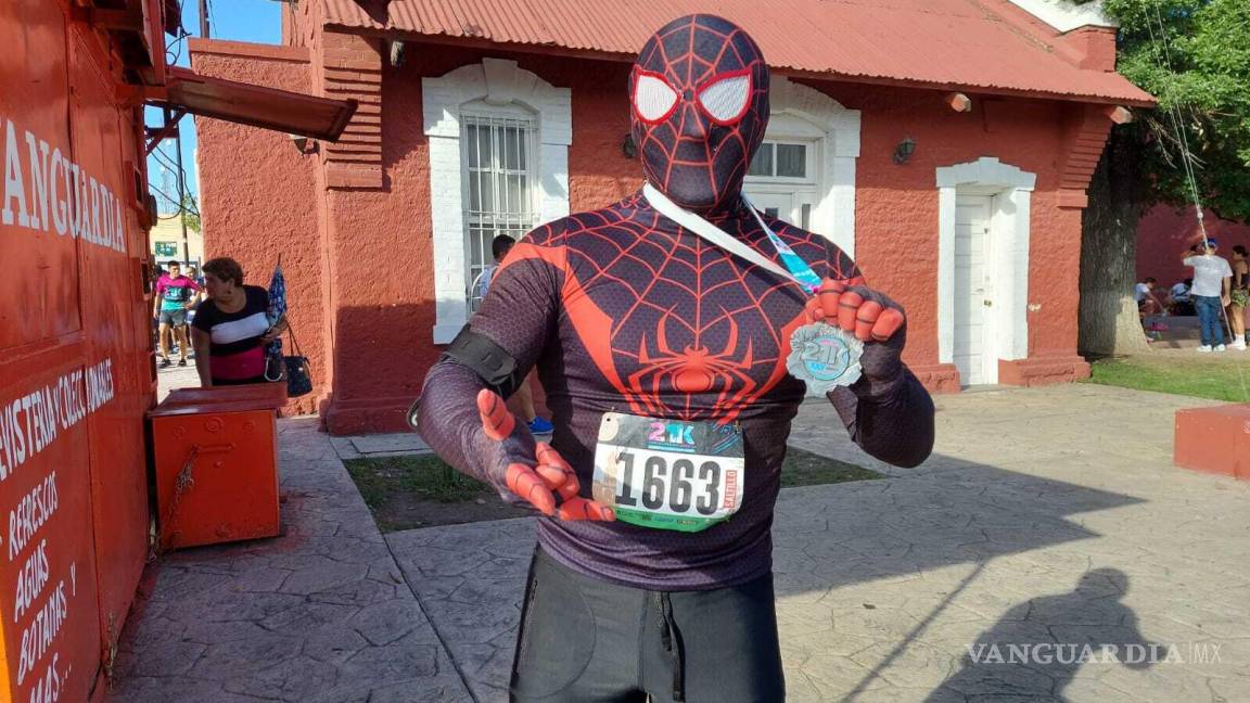 “El chiste es acercar a la población infantil a que haga deporte”: el Spiderman del 21K Coahuila