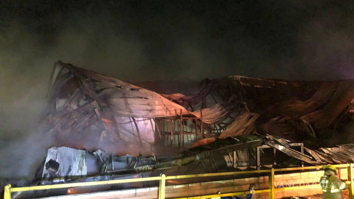 $!Tras horas de trabajo, las llamas fueron sofocadas, evitando una mayor tragedia.