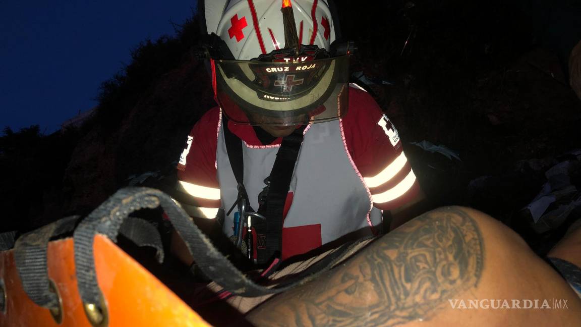 $!Terminó con una fractura tras caer.