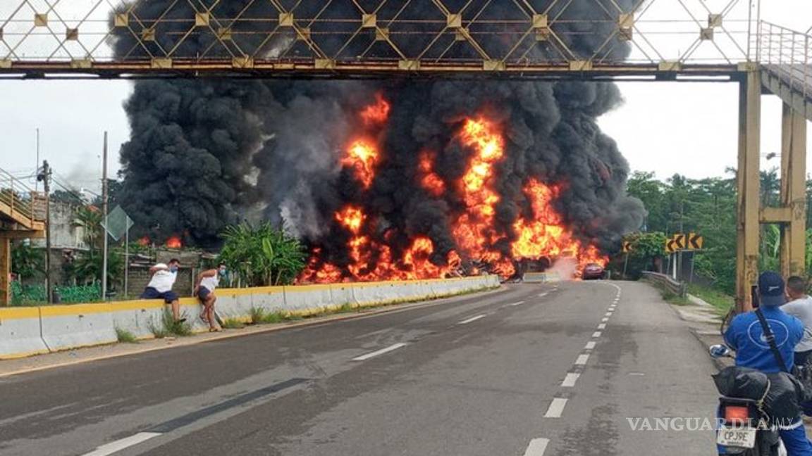 $!Explota pipa en Tabasco, cuatro calcinados