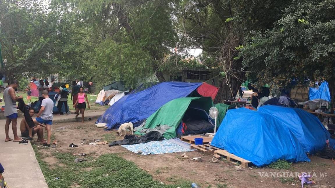 Reubican en Acuña a 350 migrantes de un parque al Gimnasio Municipal
