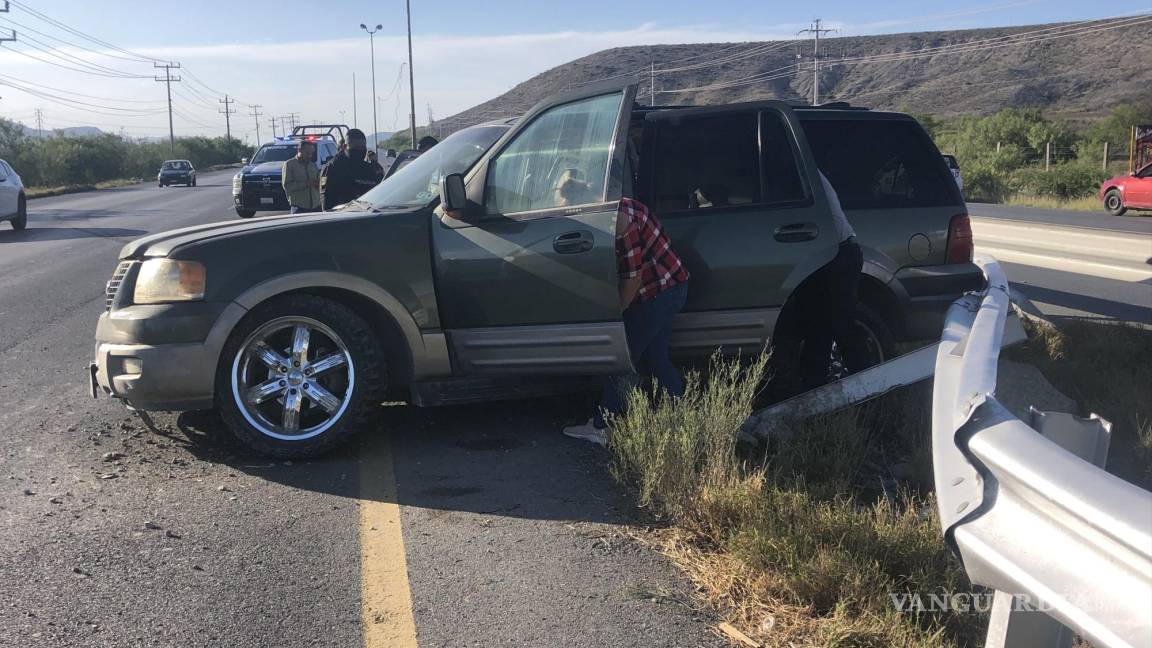 Saltillo: trailero saca del camino a familia y ocasiona choque