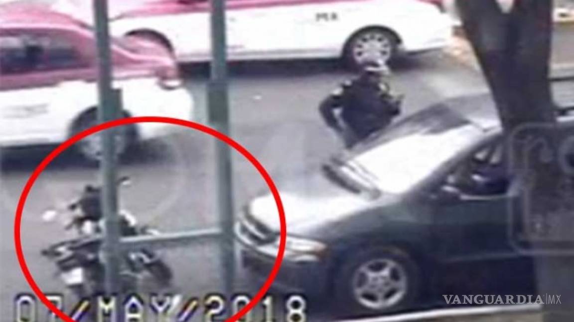 Presuntos ladrones arrollan con su camioneta a moto de policía