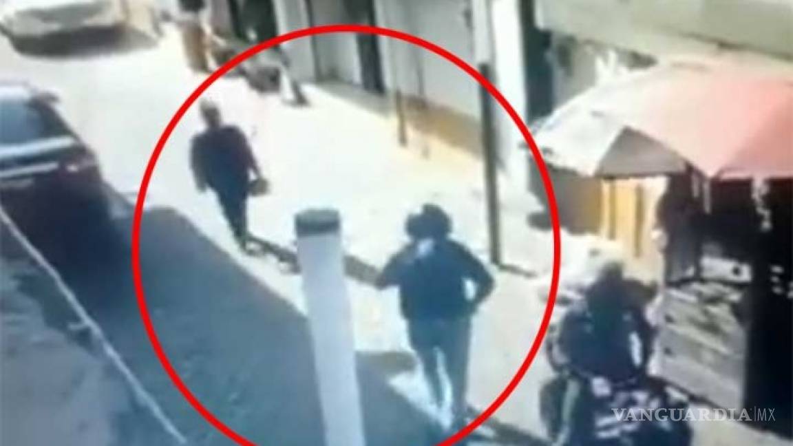 Graban asesinato de mujer policía al salir del banco en Tecámac