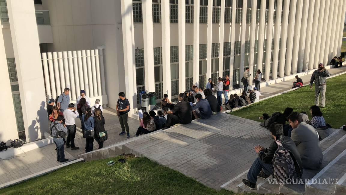 $!Alumnos toman instalaciones de la Escuela de Artes Plásticas de la UAdeC y piden destitución de la directora