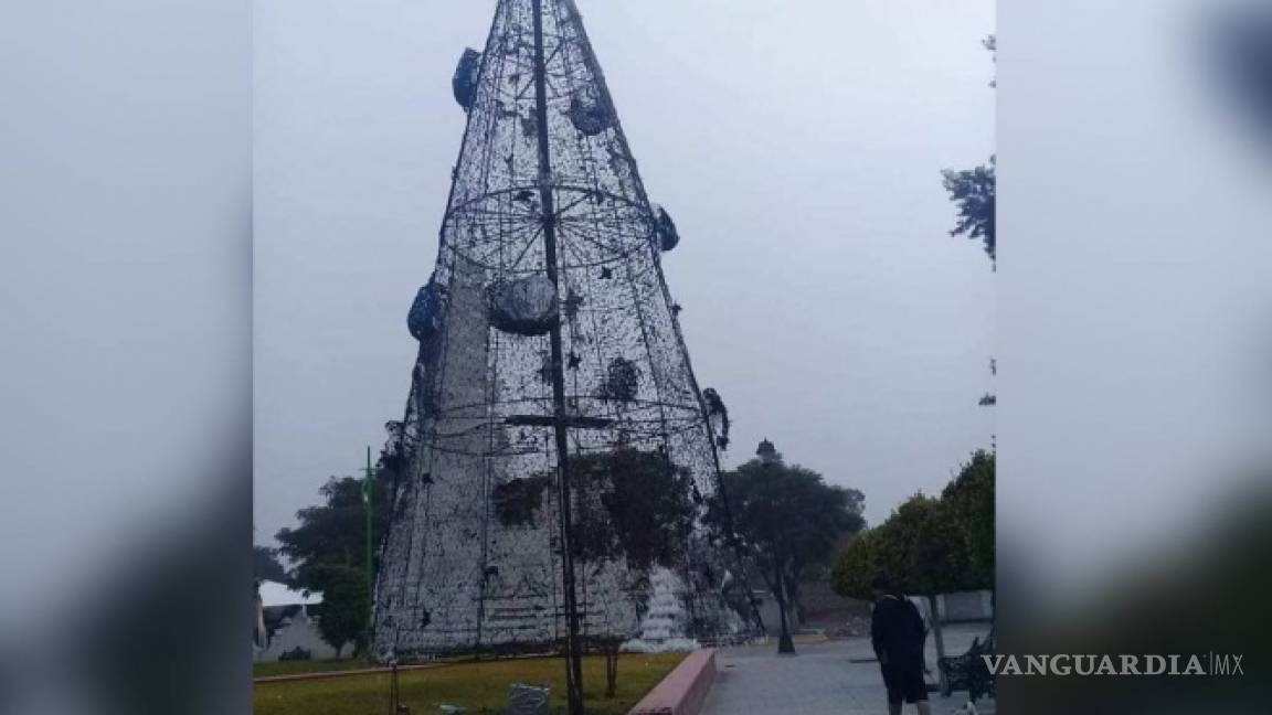 Les queman árbol de Navidad a pobladores de Atitalaquia, Hidalgo