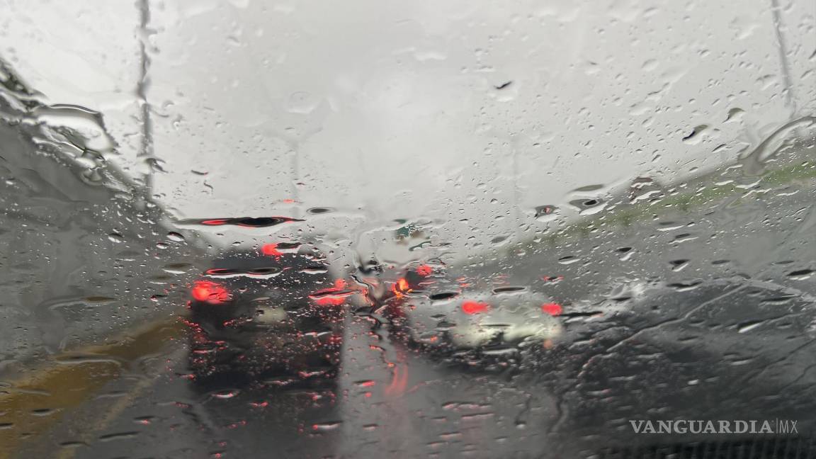 $!Lluvia en Saltillo agrava caos vehicular, señalan ciudadanos