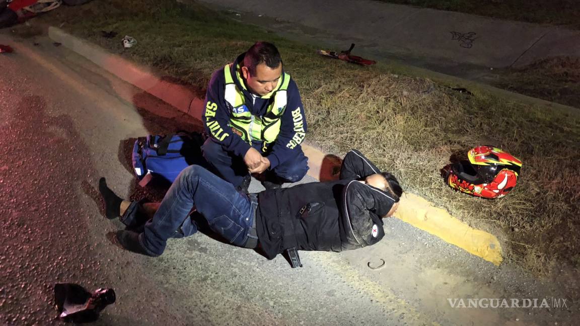 Le quitan derecho de paso y vuela motociclista en Saltillo