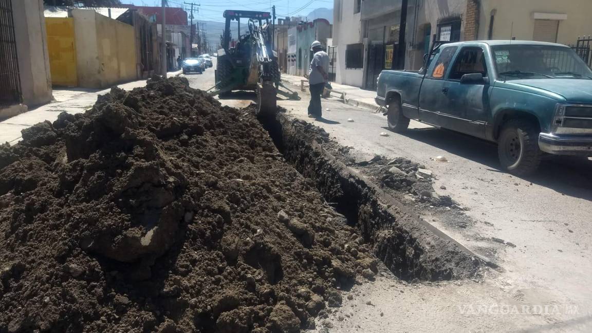 Desazolvan calle Melchor Múzquiz en la Zona Centro de Saltillo