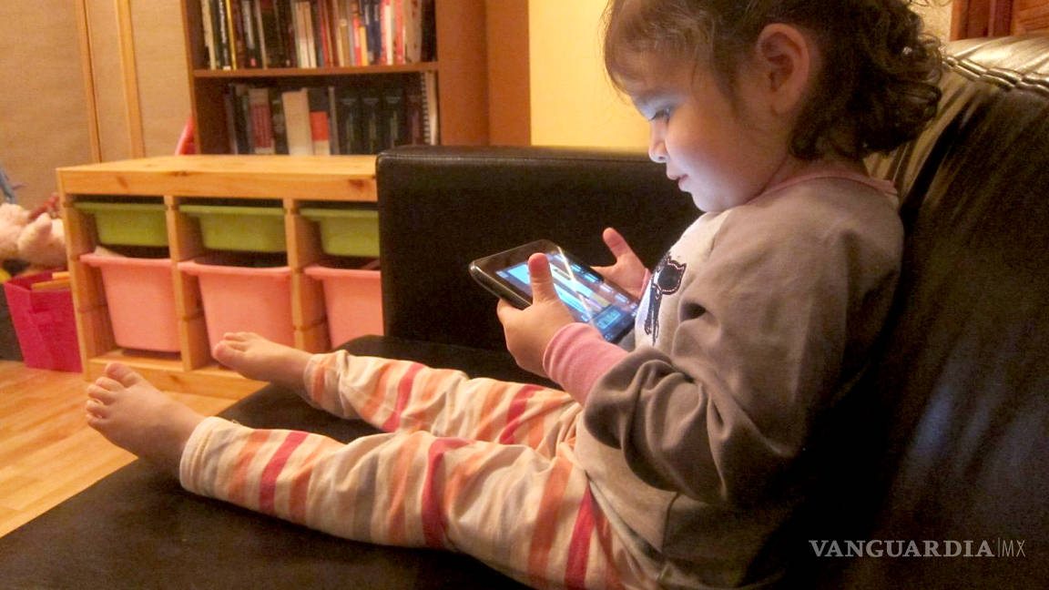 Problemas visuales en niños van en aumento por uso de aparatos electrónicos
