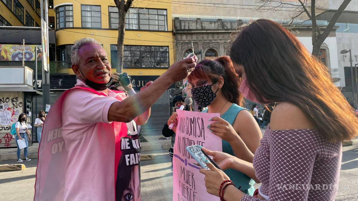 “Aún marcha por ti”, padre de Esmeralda Castillo se une a las marchas de 8M en la CDMX