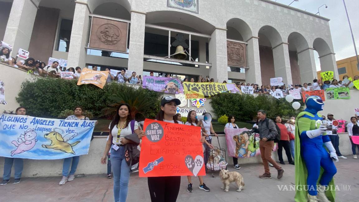 ‘Bomberos asesinos’; ciudadanos exigen justicia por muerte de perritos en Monclova