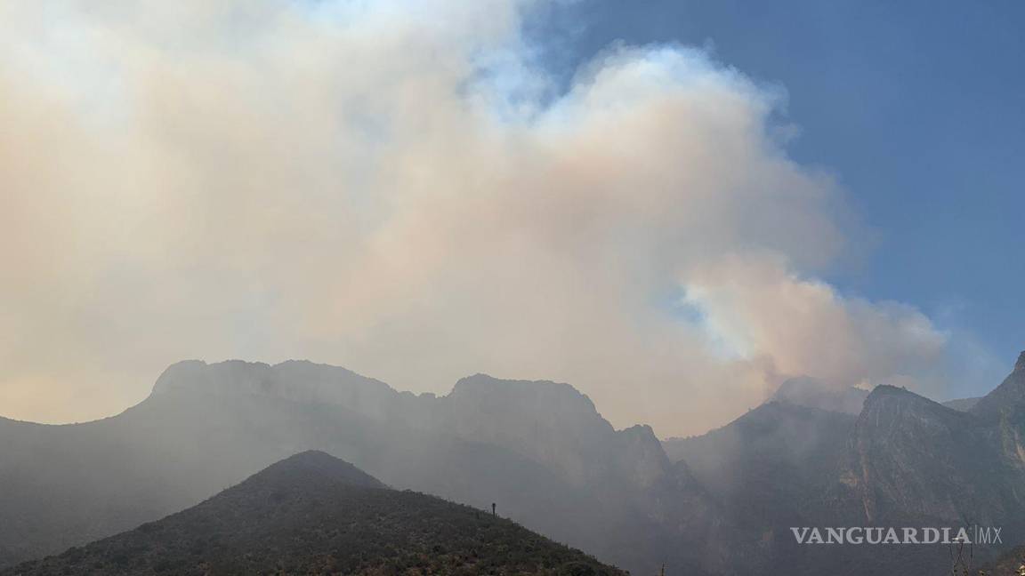 $!El incendio forestal que se mantiene activo en el Cañón de San Lorenzo