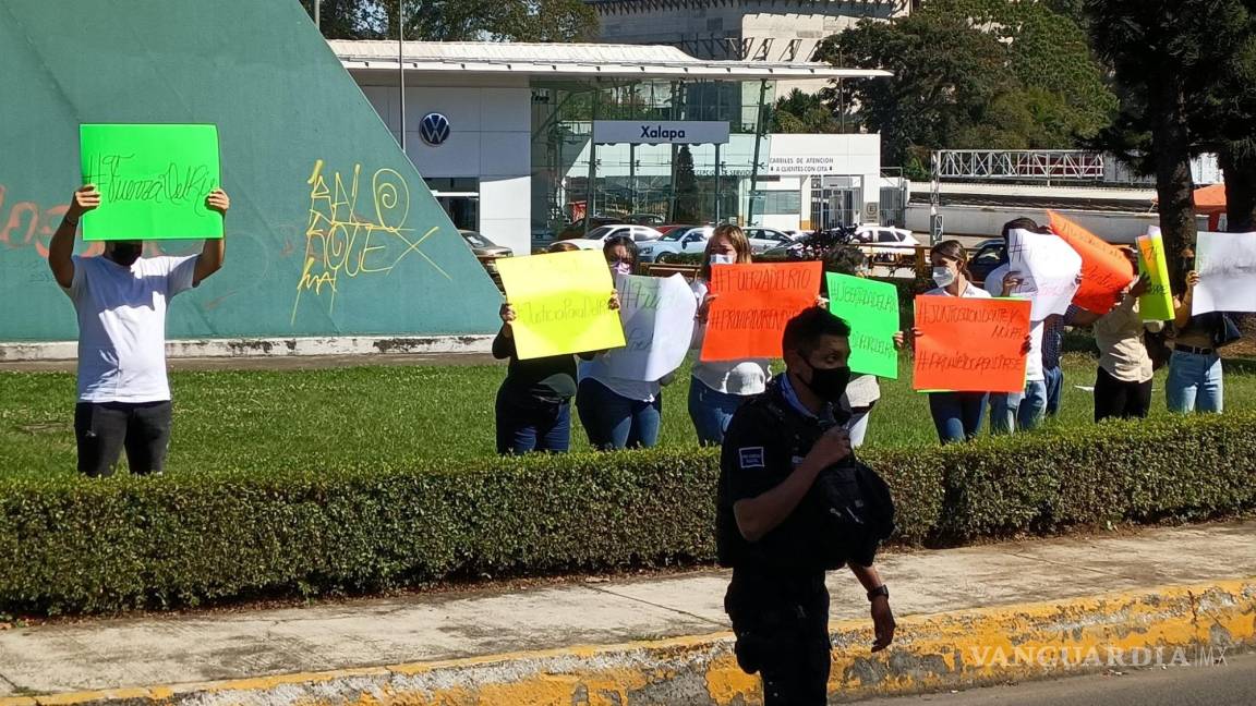 Exigen con marcha liberación de colaborador de Monreal; reclaman a Cuitláhuac García