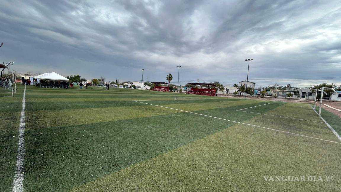 $!La rehabilitación incluyó nueva iluminación, bancas, baños y gradas para los equipos locales.