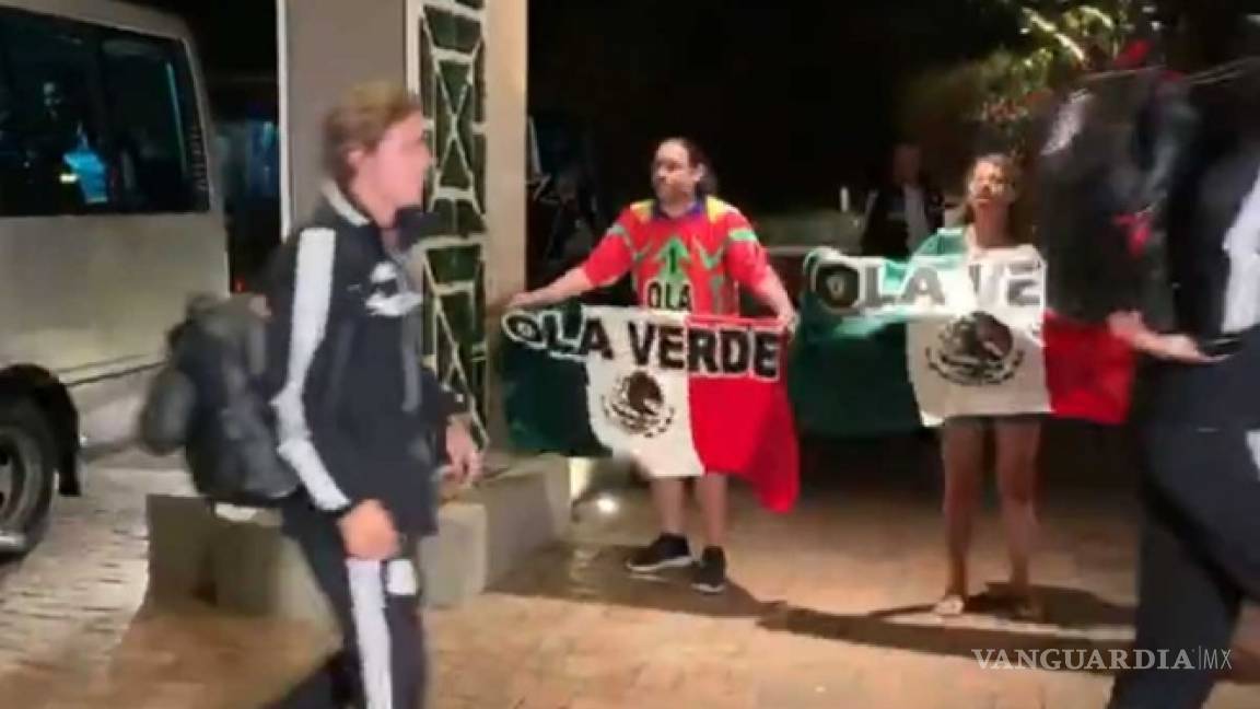 Selección Mexicana se vuelve viral por su desprecio a 2 fans