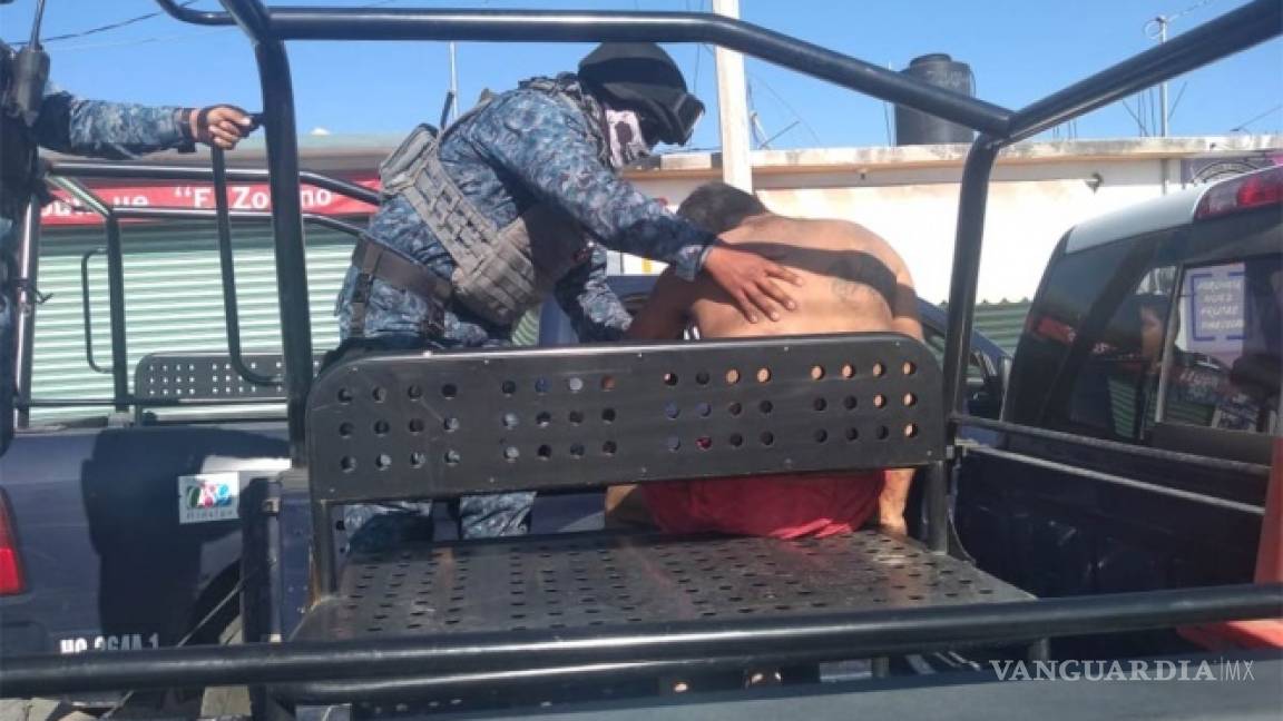 Terminó desnudo y golpeado por intentar robarse un vehículo en Hidalgo
