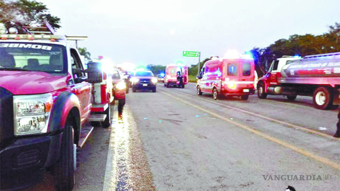 Deja 6 muertos choque de tráiler con ambulancia en Mérida, Yucatán