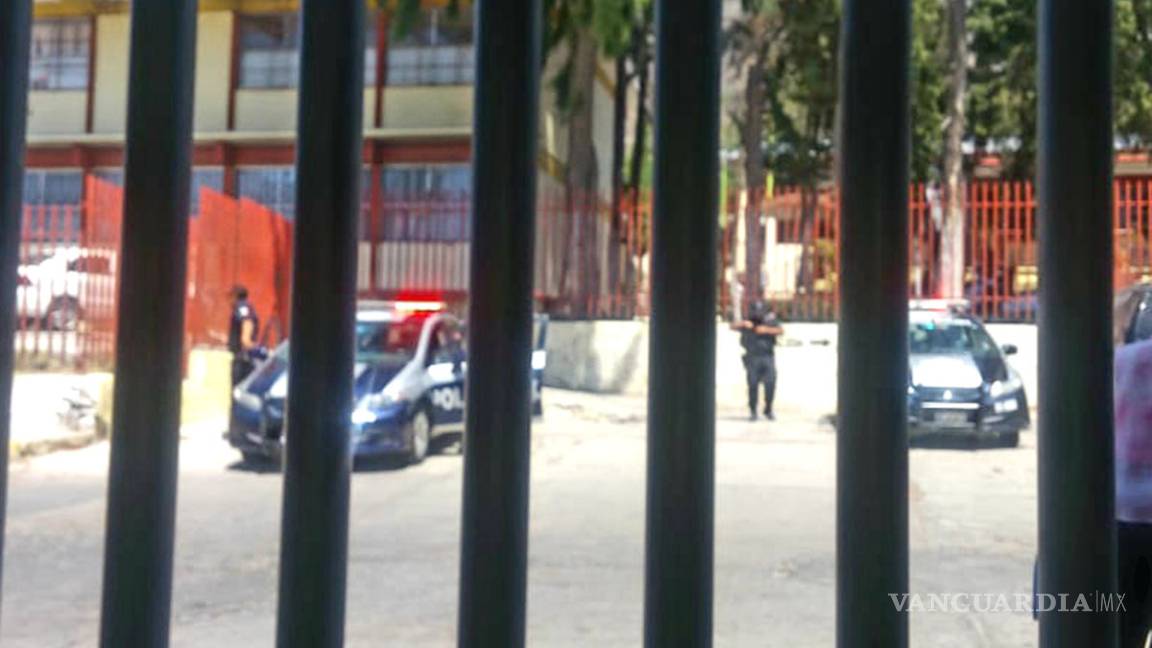 $!'El Club de la Pelea' afuera de la ‘secu’... papás se lían a golpes con alumnos para ‘arreglar’ los problemas de sus hijos (video)