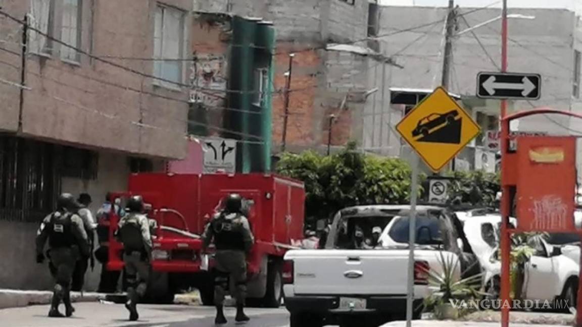 Comando quema dos casas y un taller de motos en Celaya, Guanajuato