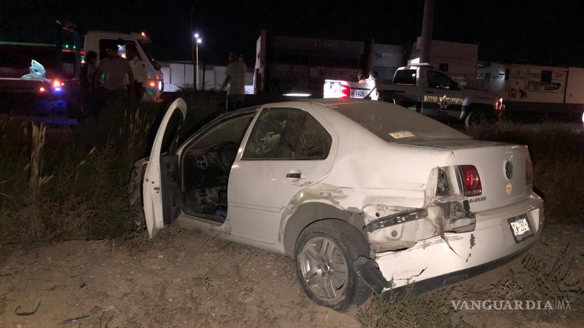 Saltillo: conductor ebrio se sale del camino al tomar una curva a gran velocidad