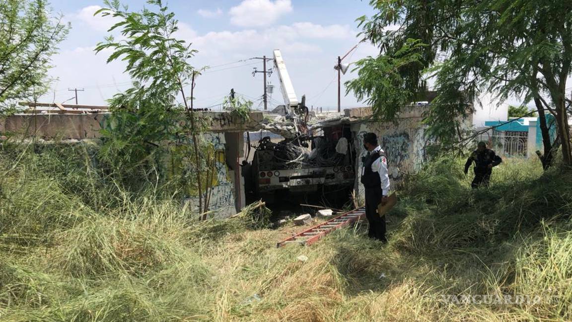 $!Mata camión de CFE a familia; deja dos heridos