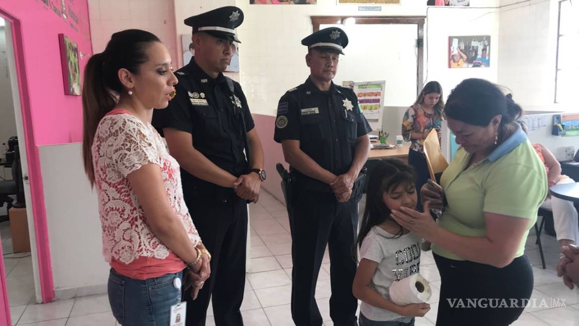 'Olvidan paisanos' a su hija en carretera de Coahuila; Policías Federales la rescatan