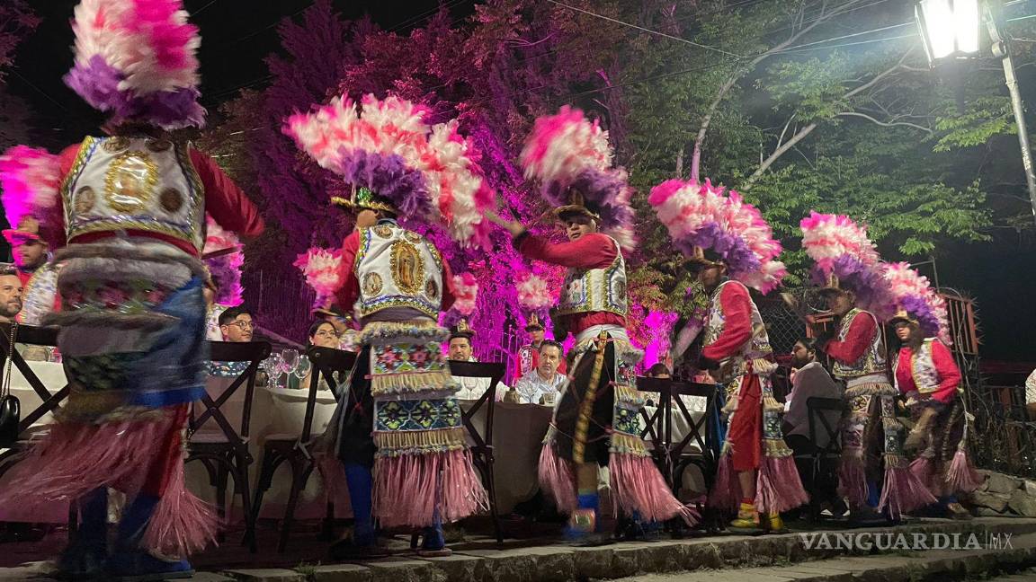$!En esta cena especial en Santa Anita se contó con la presencia de matlachines.