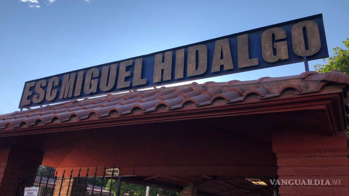 $!Representantes de la Secretaría de Educación de Coahuila se reunieron con los padres de familia para discutir soluciones ante las quejas por el descuido en la infraestructura escolar.