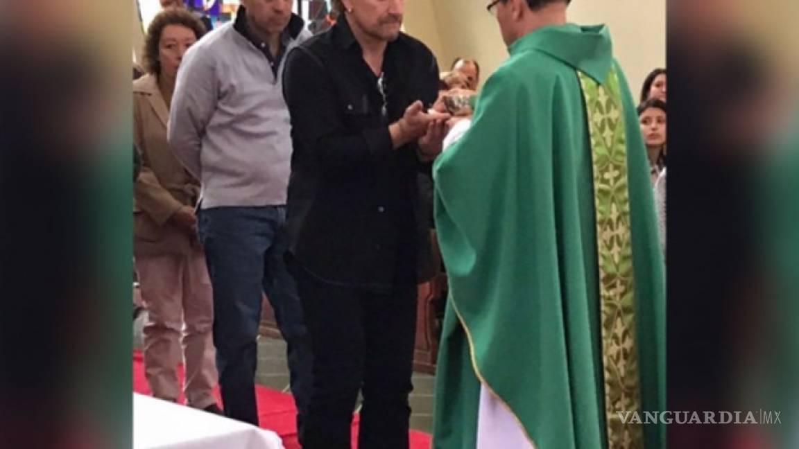 Bono asiste a misa y comulga en Colombia