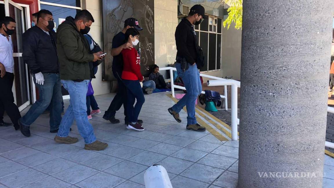 $!La madre de maría Belém acude a las instalaciones de la FGE en calidad de presentada. Cortesía.