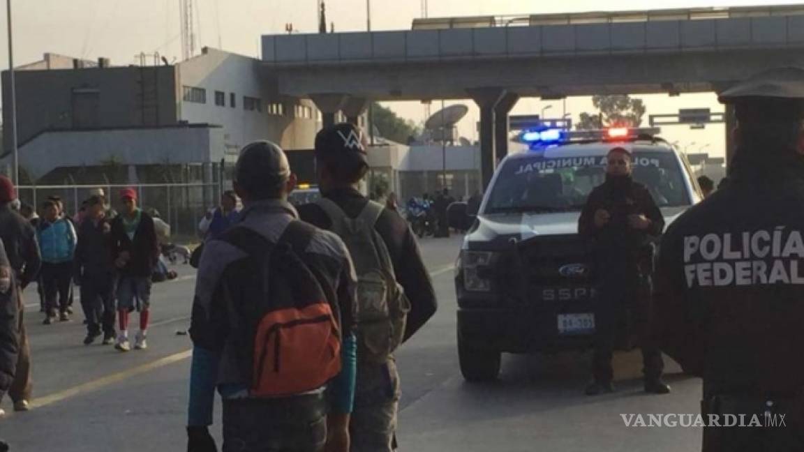 Caravana Migrante se dirige Tijuana; pasa por caseta de Celaya