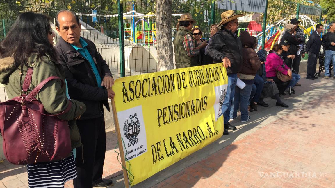 $!Marchan en Saltillo profesores en huelga