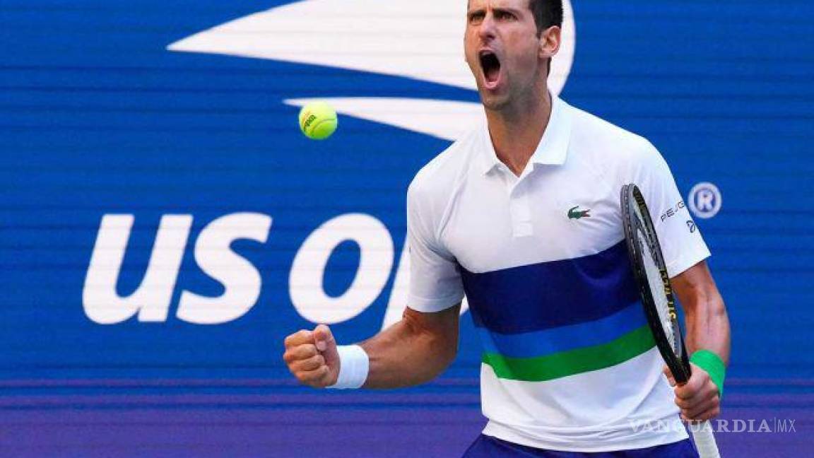 Novak Djokovic remonta y avanza en el US Open