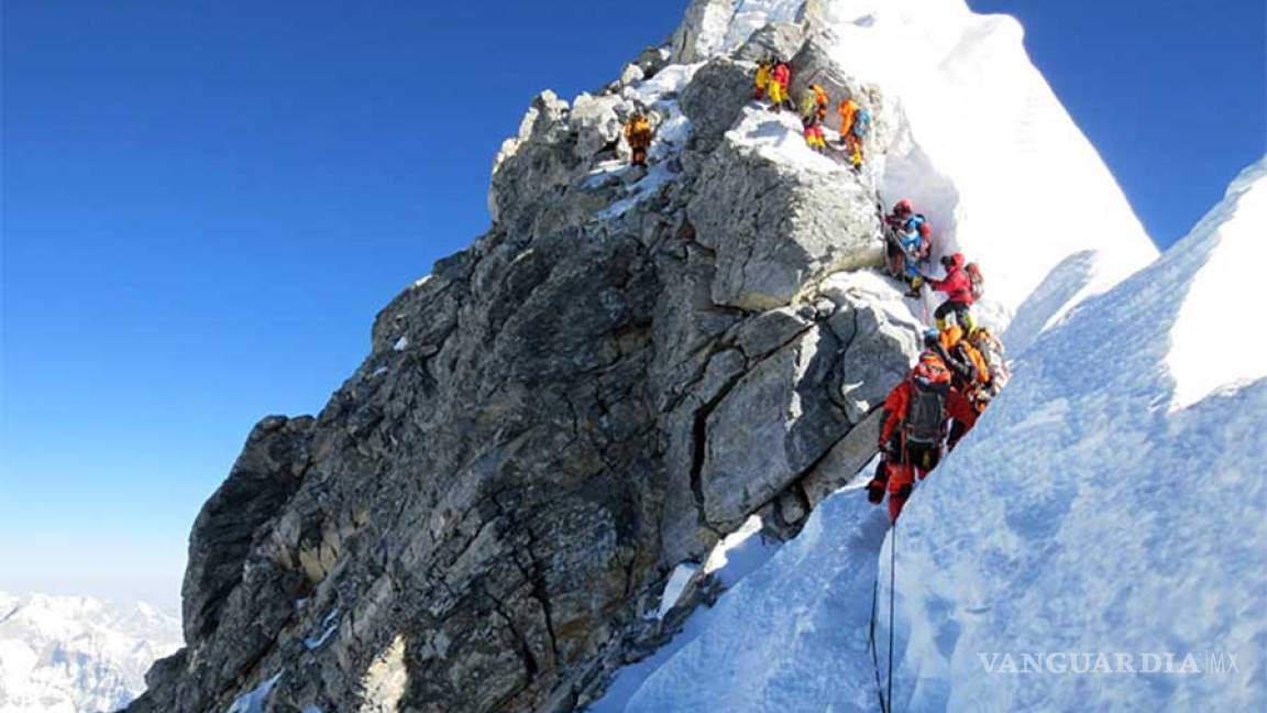 Una parte del Monte Everest se derrumbó