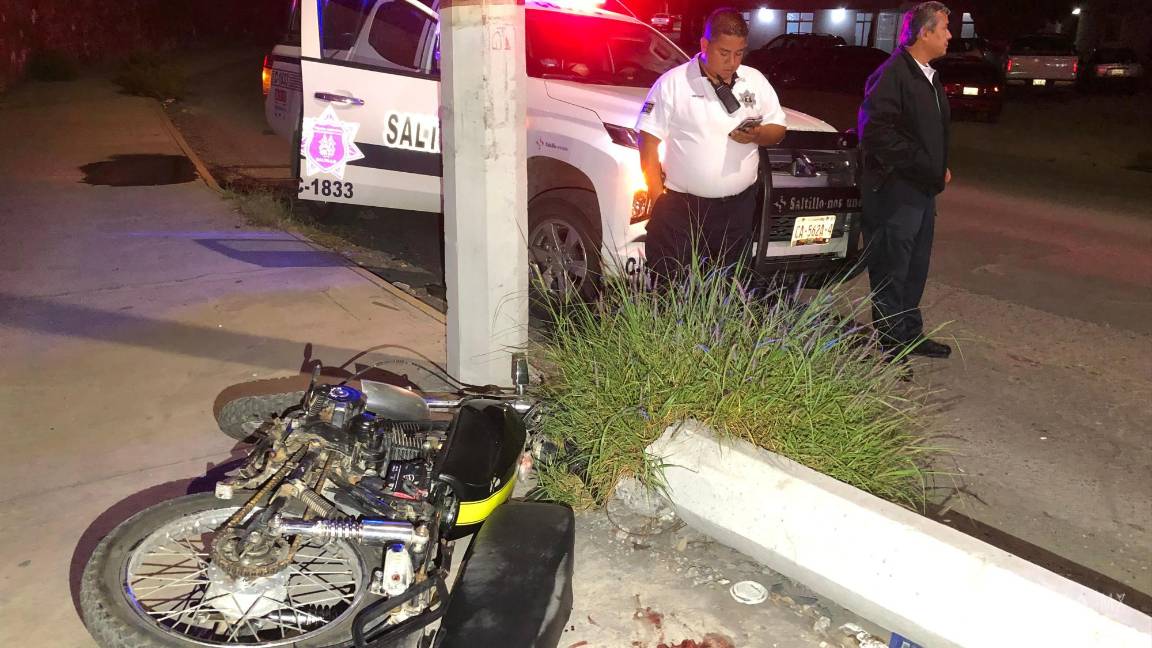 $!La motocicleta fue remolcada al corralón, donde permanecerá hasta que se paguen las multas correspondientes por el incidente.