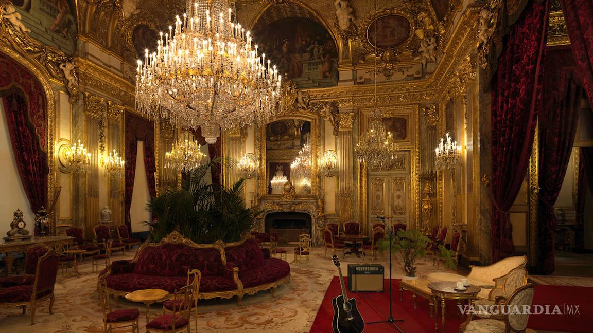 $!Airbnb ofrece a las personas la oportunidad de dormir bajo la emblemática pirámide de cristal en el Louvre de París