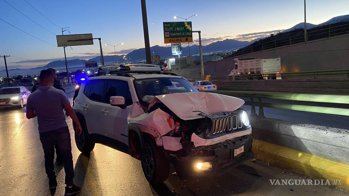 Choca por alcance con transporte de personal al sur de Saltillo