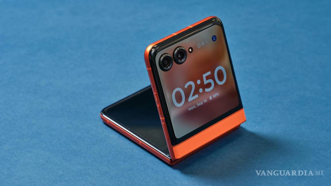 $!El Motorola Razr en San Francisco. El Motorola Razr cabe cómodamente en un bolsillo poco profundo de un pantalón.