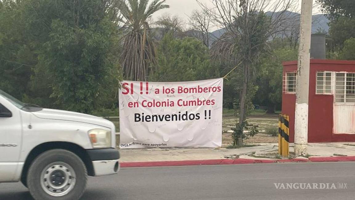 $!La lona fue colocada en apoyo a la base de bomberos en la zona.