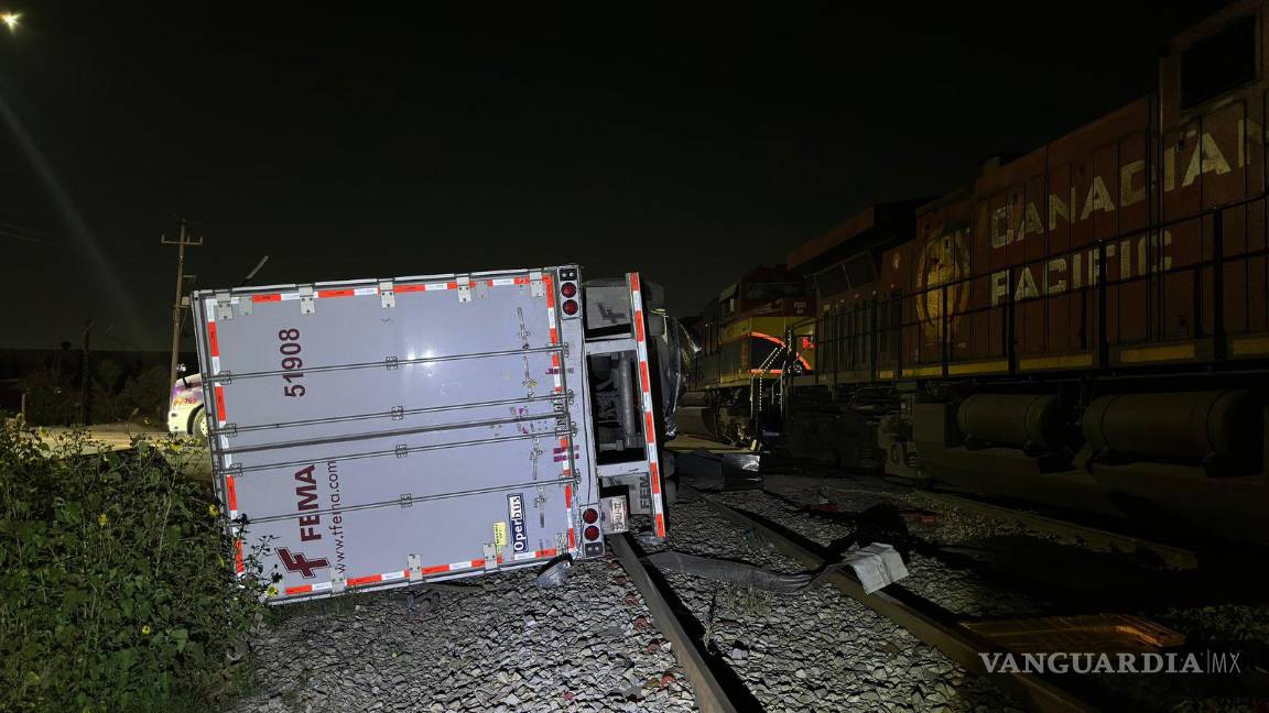 $!El accidente provocó el cierre parcial del bulevar Vito Alessio Robles durante varias horas.