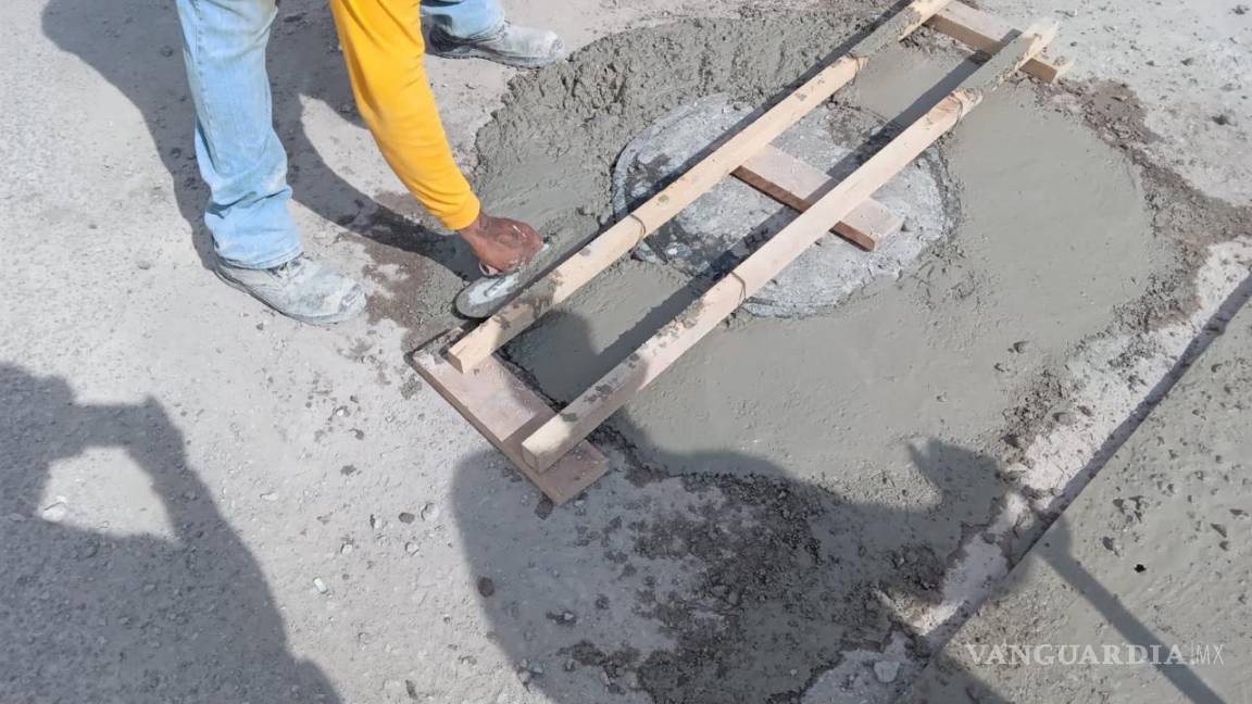 $!Antes de intervenir, se evalúa el estado de cada tapa para determinar si se reutiliza o se reemplaza.