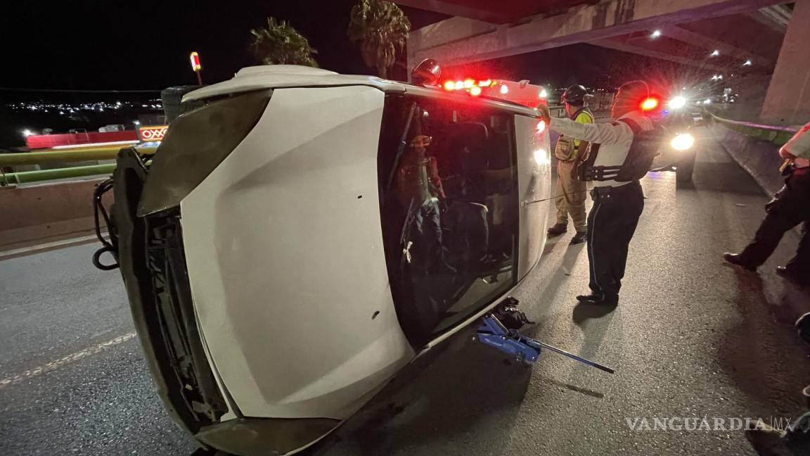 Conductor En Presunto Estado De Ebriedad Termina Volcando Su Auto En