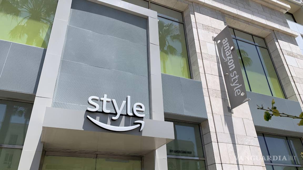 $!Fachada de la nueva tienda de moda y complementos de Amazon, abierta en Los Ángeles, California.