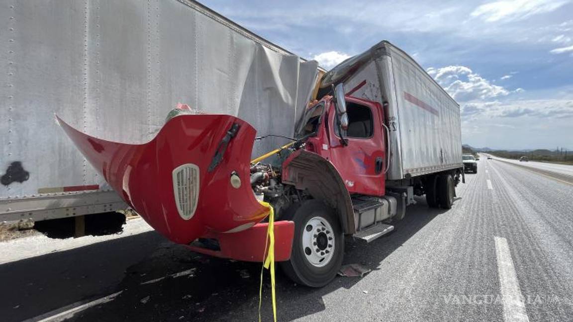 $!Camión de carga sufre severo accidente y conductor sale ileso, atribuyendo su supervivencia a un milagro.