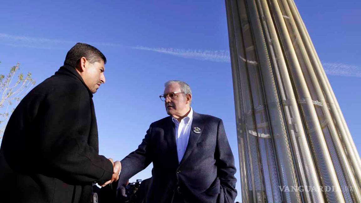 $!Inauguran monumento a víctimas de tiroteo en Walmart de El Paso