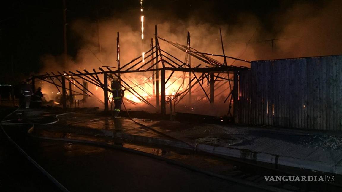 Incendio consume un restaurante en Torreón