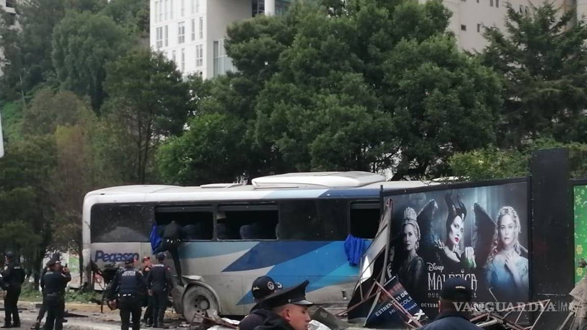 $!Fuerte accidente de autobús en autopista México-Toluca deja 15 personas heridas