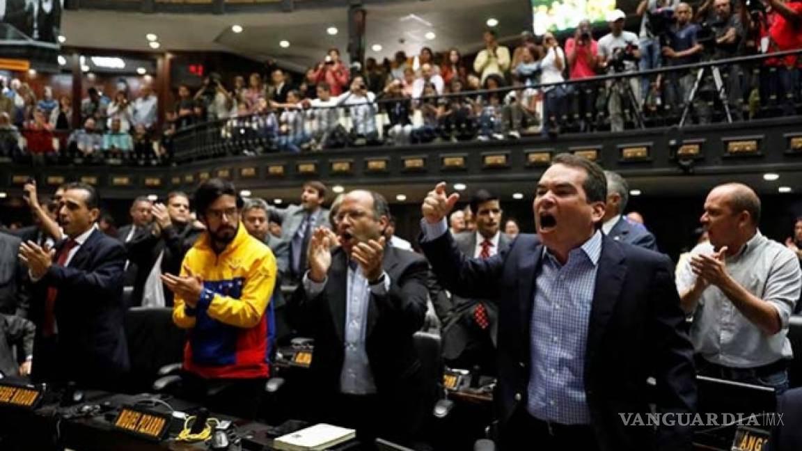 Parlamento de Venezuela inicia proceso contra los magistrados