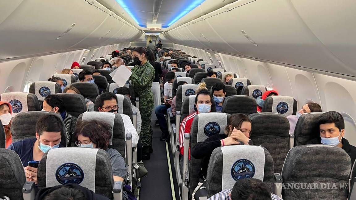 Se acerca vuelo con mexicanos repatriados desde Ucrania; confirma Ebrard llegará a la 1:00 am